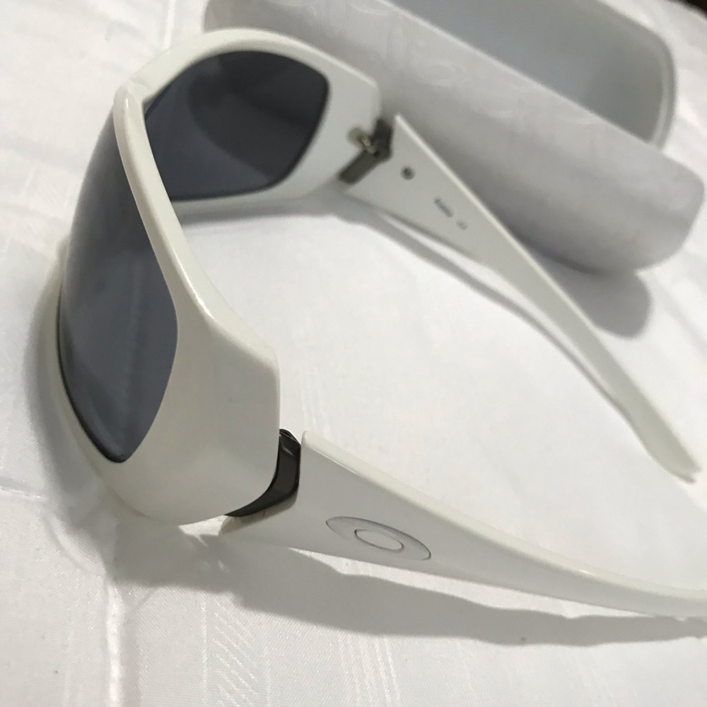Sunglasses - Picture 3 of 5